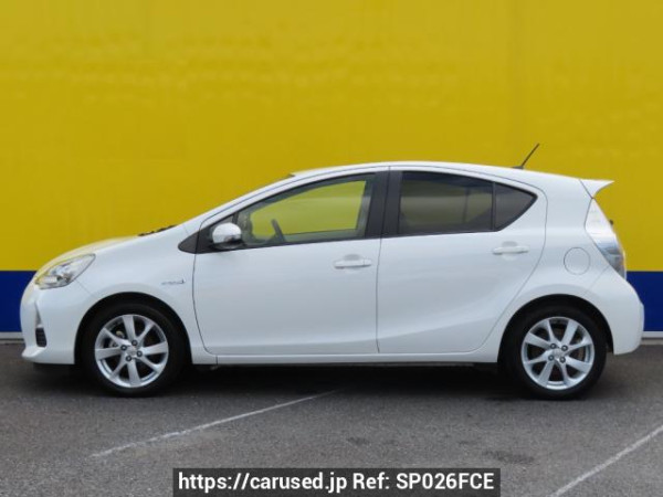 Used 2013 AT toyota aqua NHP10 Image[2]