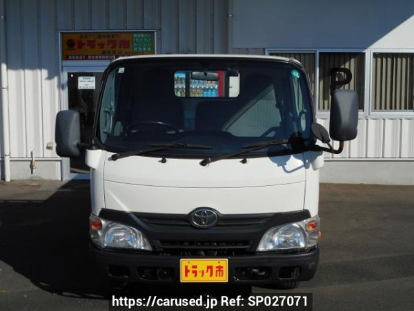 Used 2014 MT toyota dyna-truck XZU675 Image[2]