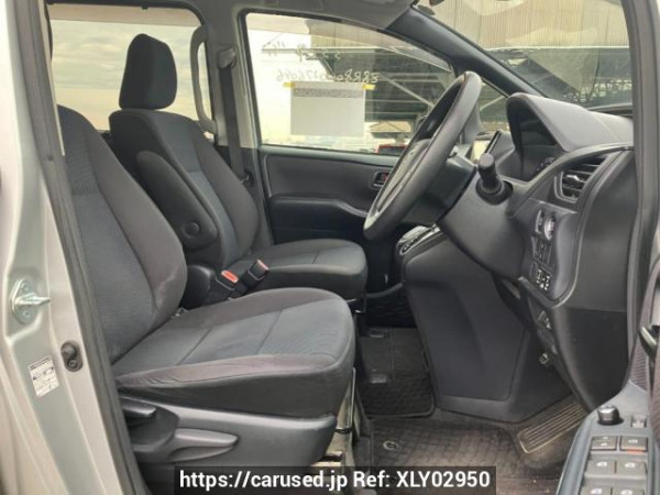 Used 2016 AT toyota noah ZRR80G Image[13]