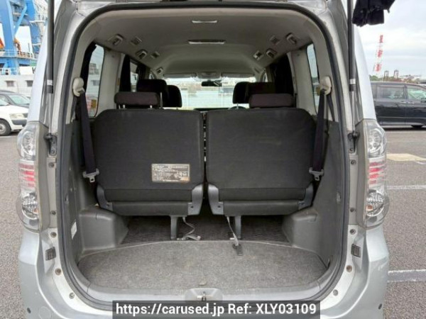 Used 2007 AT toyota voxy ZRR70W Image[8]