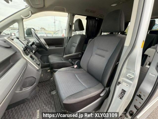 Used 2007 AT toyota voxy ZRR70W Image[14]