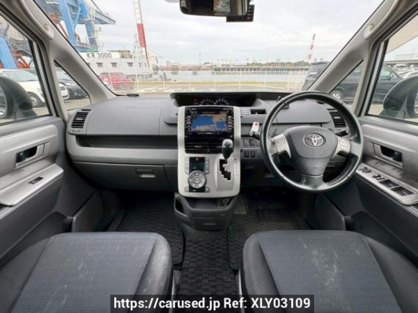 Used 2007 AT toyota voxy ZRR70W Image[19]