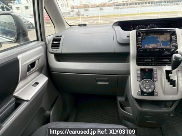 Used 2007 AT toyota voxy ZRR70W Image[20]