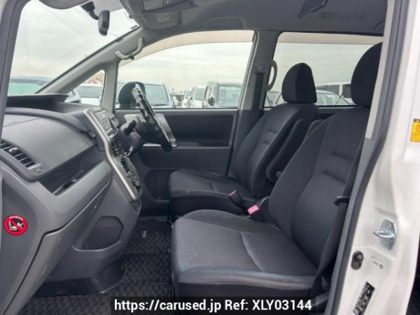 Used 2009 AT toyota voxy ZRR70W Image[14]