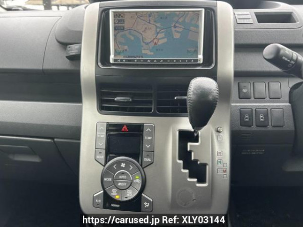 Used 2009 AT toyota voxy ZRR70W Image[24]