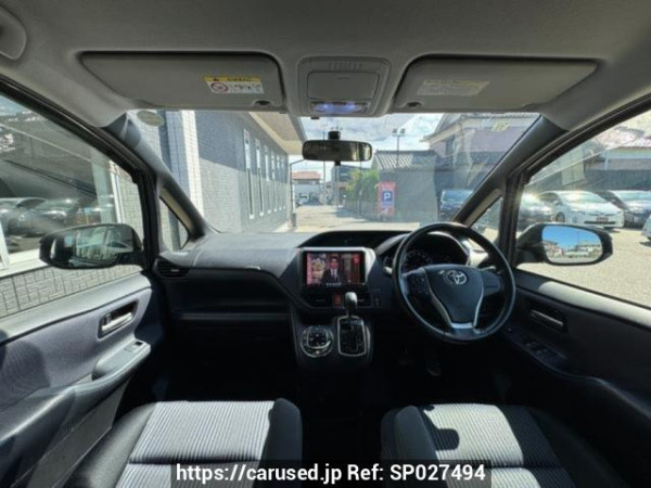 Used 2014 AT toyota voxy ZRR80W Image[1]