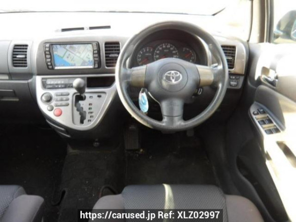Used 2004 AT toyota wish ZNE10G Image[16]