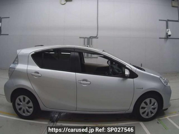 Used 2012 AT toyota aqua NHP10 Image[2]