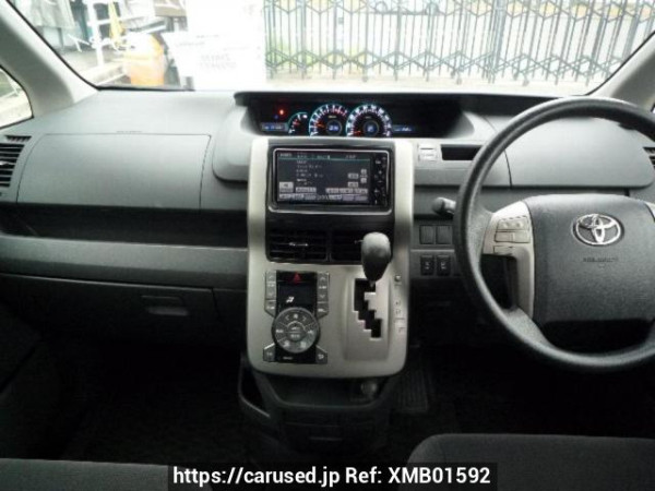 Used 2009 AT toyota noah ZRR70G Image[16]