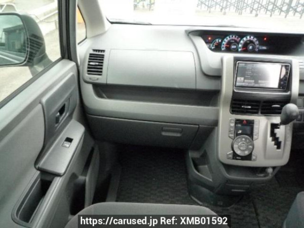 Used 2009 AT toyota noah ZRR70G Image[17]
