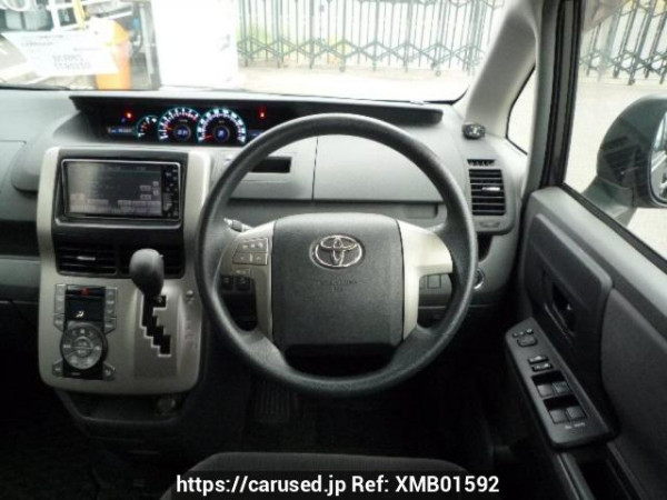 Used 2009 AT toyota noah ZRR70G Image[18]
