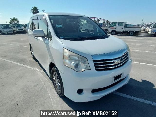 Buy Used 2011 Toyota Noah ZRR70G (XMB02152) - Carused.jp