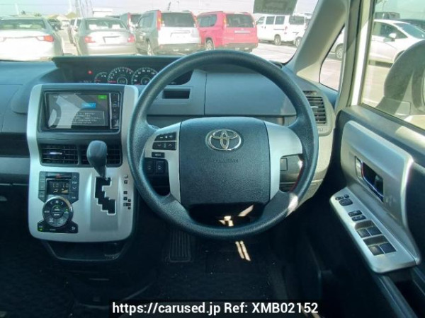 Used 2011 AT toyota noah ZRR70G Image[21]