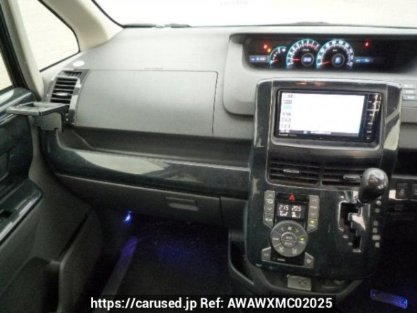 Used 2009 AT toyota noah ZRR70G Image[16]