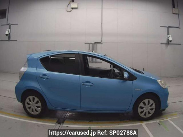 Used 2015 AT toyota aqua NHP10 Image[2]