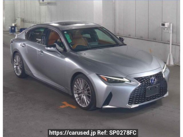 Used 2020 AT lexus is AVE30 Image[0]