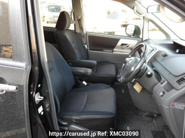 Used 2008 AT toyota voxy ZRR70W Image[13]