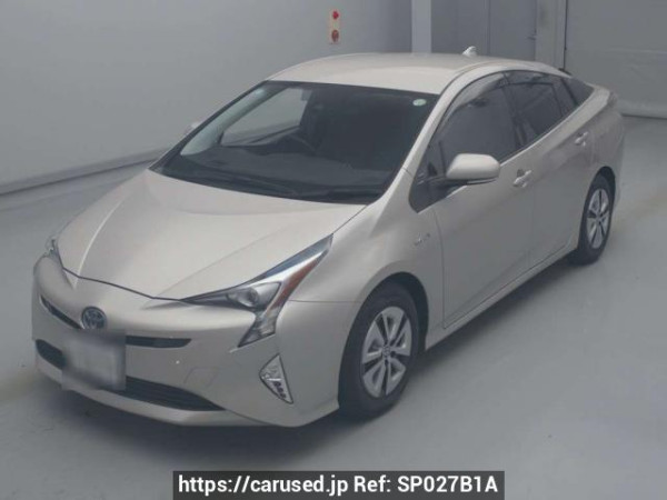 Used 2017 AT toyota prius ZVW51 Image[0]