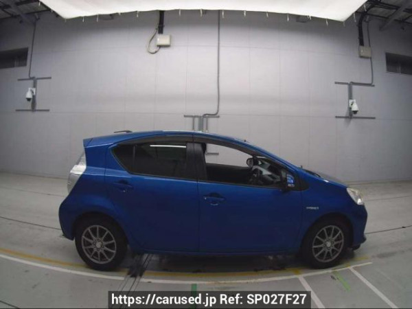 Used 2013 AT toyota aqua NHP10 Image[2]
