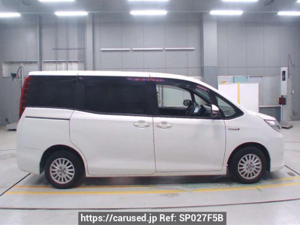 Used 2017 AT toyota noah ZWR80G Image[2]