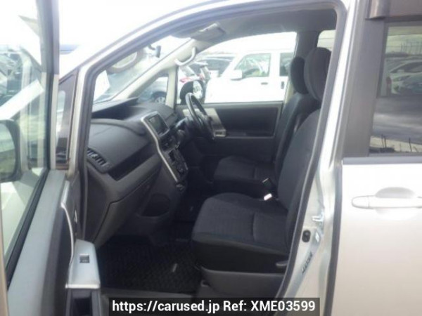 Used 2007 AT toyota voxy ZRR70W Image[12]