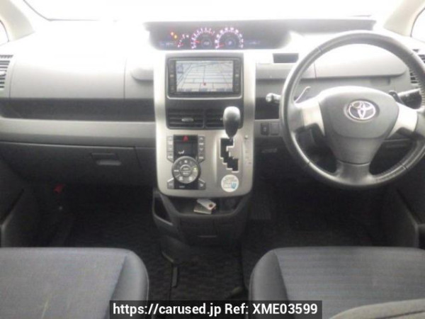 Used 2007 AT toyota voxy ZRR70W Image[16]