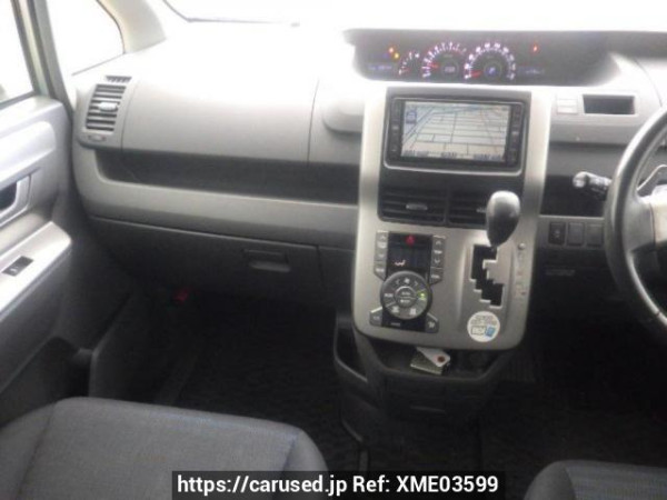 Used 2007 AT toyota voxy ZRR70W Image[17]