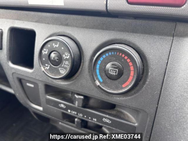 Used 2005 AT toyota regiusace-van KDH200V Image[24]