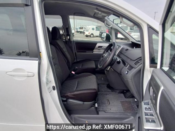 Used 2009 AT toyota noah ZRR75W Image[13]