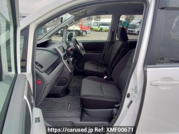 Used 2009 AT toyota noah ZRR75W Image[14]