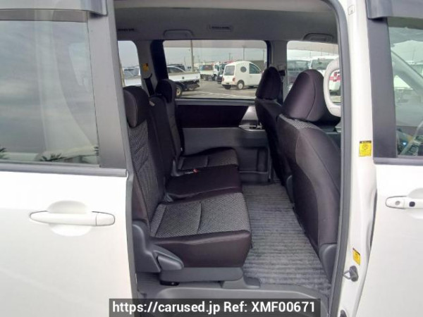 Used 2009 AT toyota noah ZRR75W Image[15]