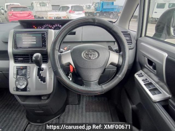 Used 2009 AT toyota noah ZRR75W Image[20]