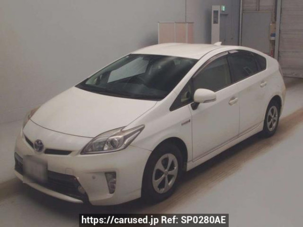 Used 2013 AT toyota prius ZVW30 Image[0]
