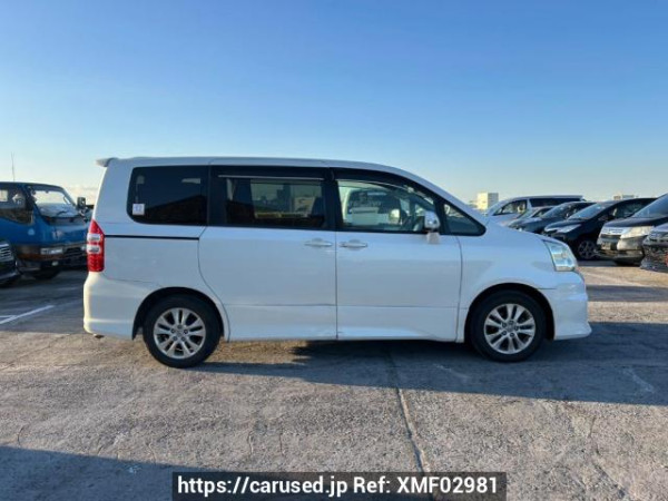 Used 2010 AT toyota noah ZRR70W Image[7]