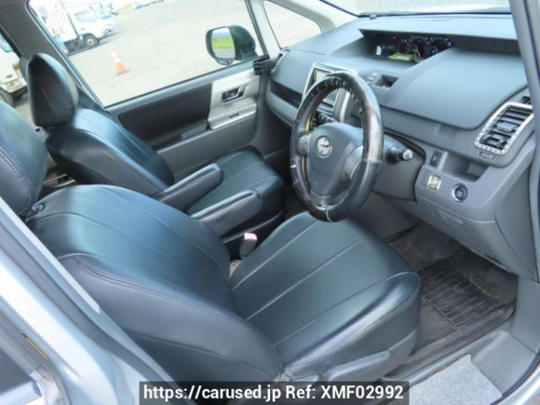 Used 2009 AT toyota voxy ZRR70W Image[14]