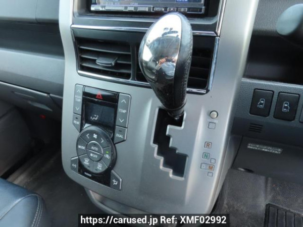 Used 2009 AT toyota voxy ZRR70W Image[32]