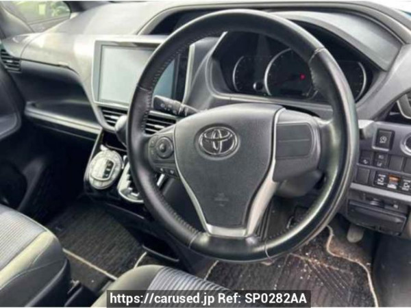 Used 2017 AT toyota voxy ZRR80W Image[2]