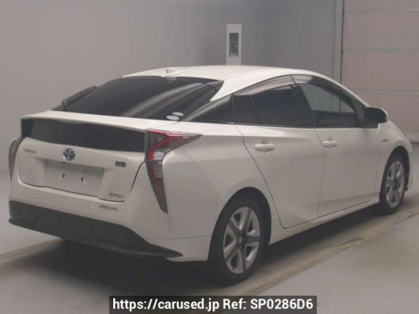 Used 2016 AT toyota prius ZVW55 Image[1]