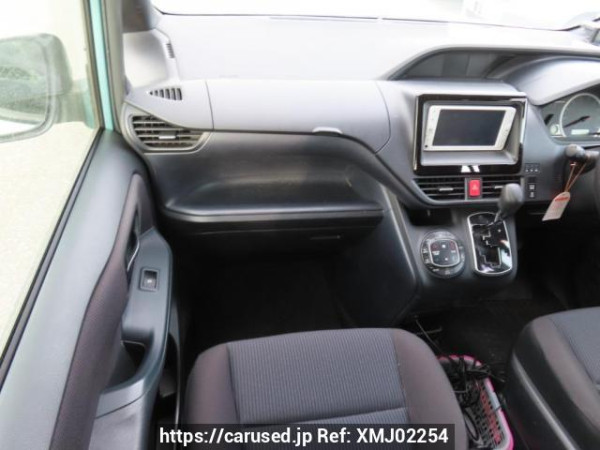 Used 2014 AT toyota noah ZRR80G Image[16]