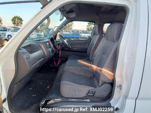 Used 2004 AT nissan caravan-bus DWMGE25 Image[17]