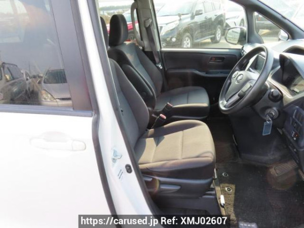 Used 2014 AT toyota noah ZRR80G Image[11]