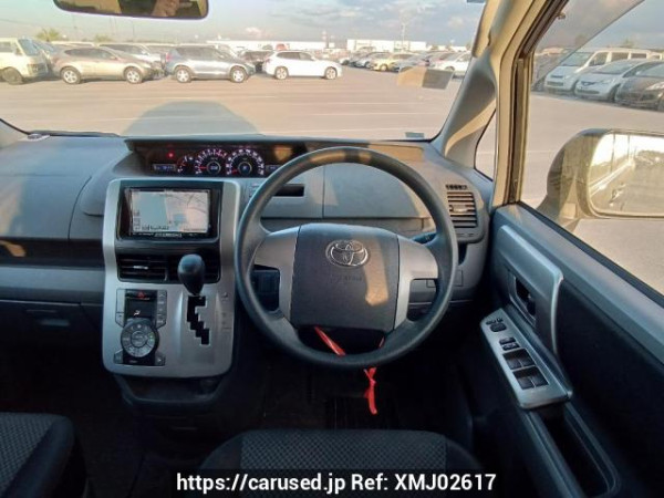Used 2007 AT toyota noah ZRR70W Image[22]