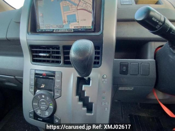 Used 2007 AT toyota noah ZRR70W Image[28]