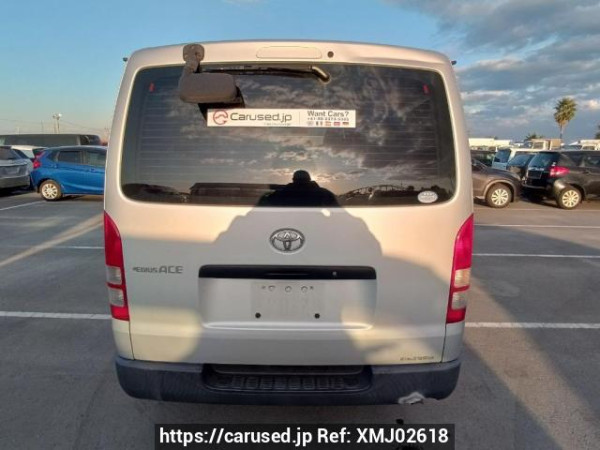Used 2005 AT toyota regiusace-van TRH200V Image[5]