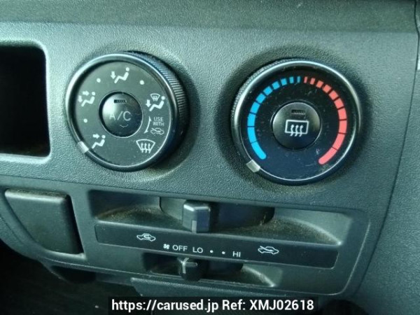 Used 2005 AT toyota regiusace-van TRH200V Image[24]