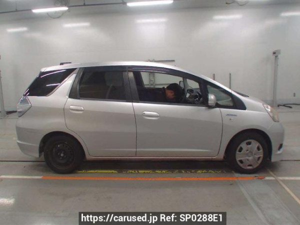 Used 2013 AT honda fit-shuttle-hybrid GP2 Image[2]