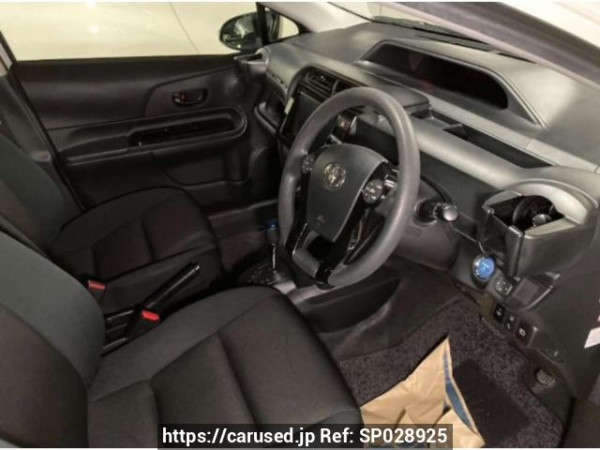 Used 2017 AT toyota aqua NHP10 Image[2]