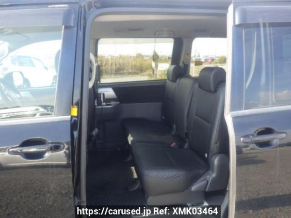 Used 2008 AT toyota voxy ZRR70W Image[14]