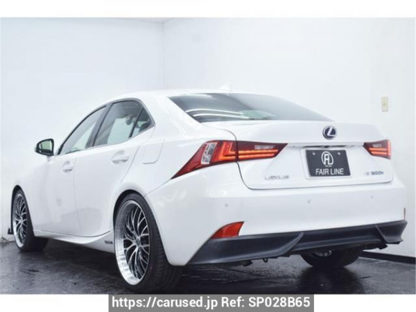 Used 2013 AT lexus is AVE30 Image[1]