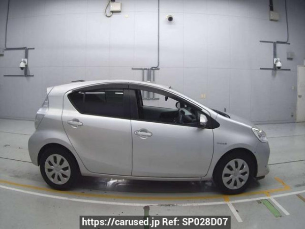 Used 2012 AT toyota aqua NHP10 Image[2]